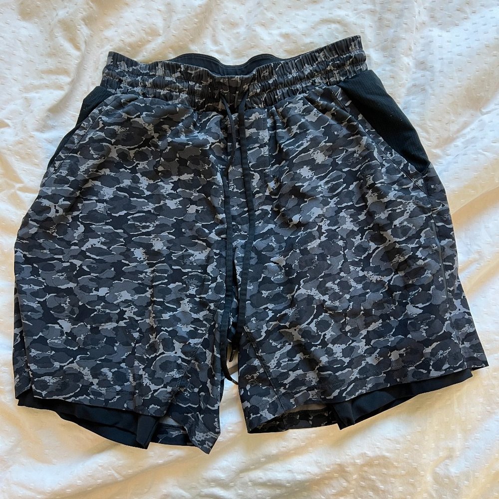 Men's Lululemon Black Camo shorts with compression liner